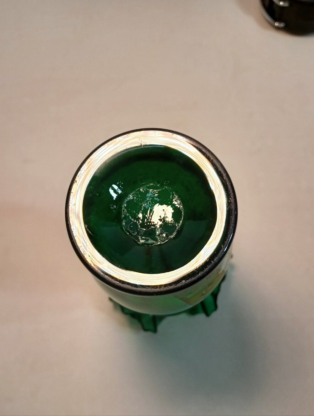 Fenton Style Green Hand-Painted Glass Ruffled Vase Beautiful Victorian Style - Picture 7 of 11